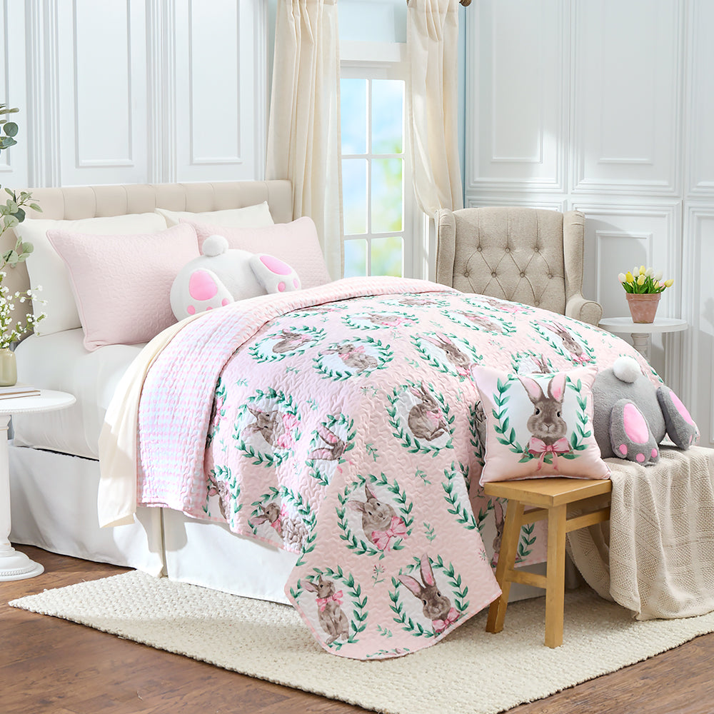 Bunnies-and-Bows-Reversible-Full-Queen-or-King-Quilt